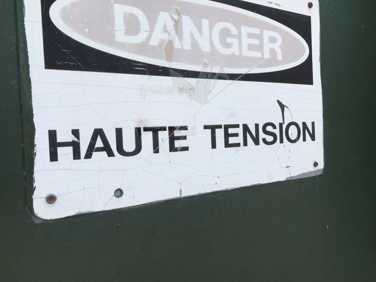 haute tension sign